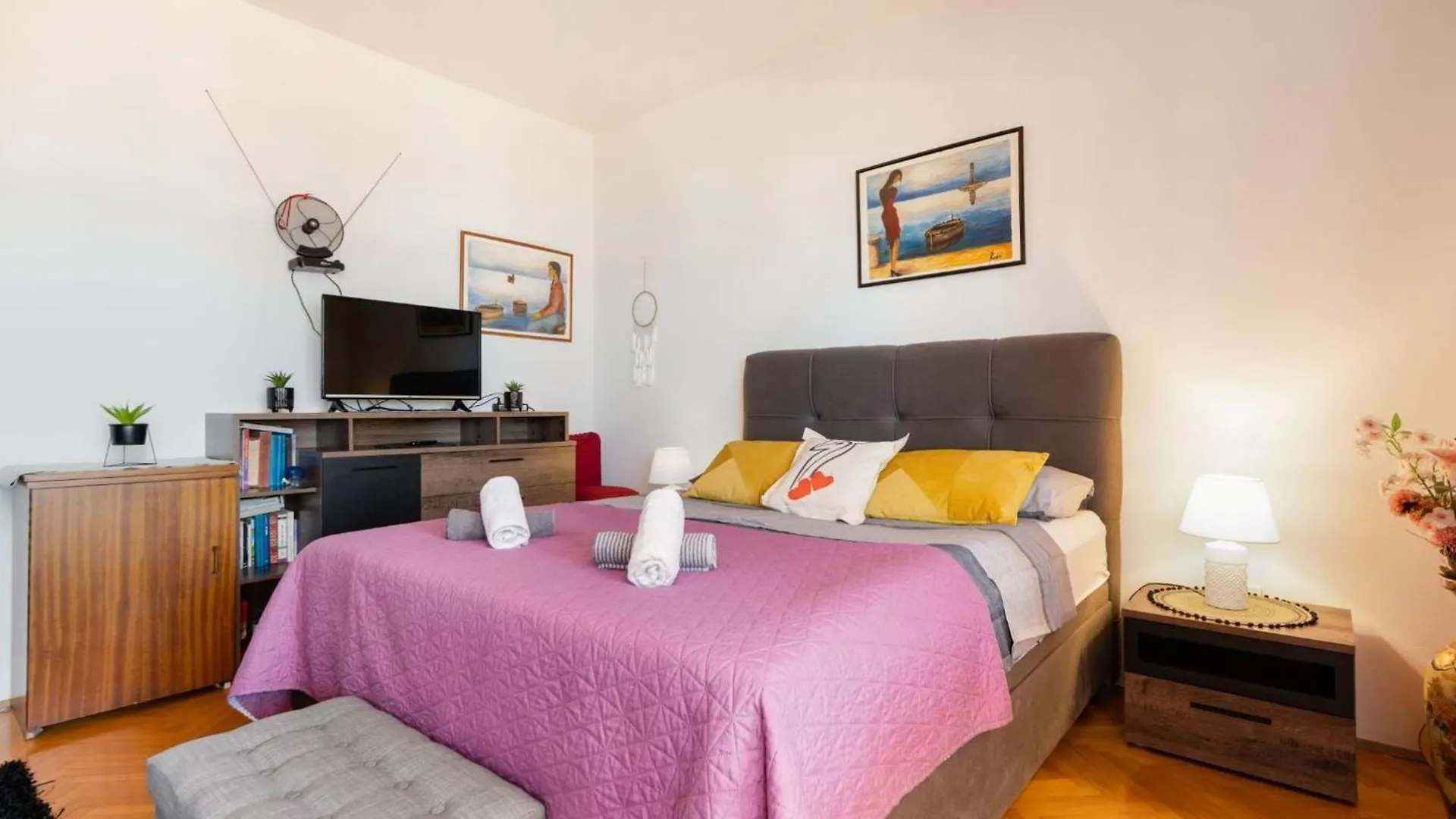 Three Bedroom Apartment With Terrace And Sea View Traù