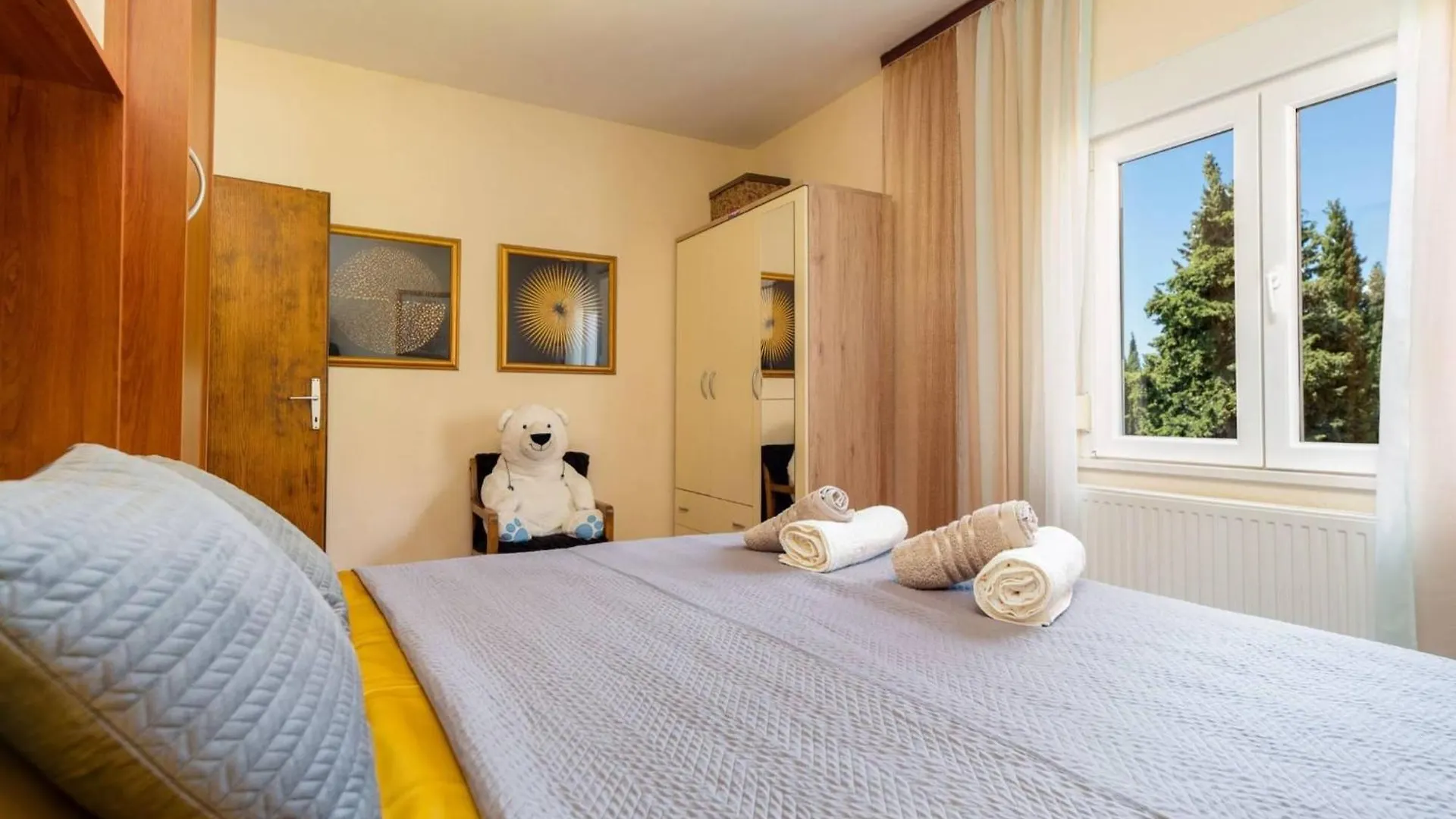 Three Bedroom Apartment With Terrace And Sea View Traù