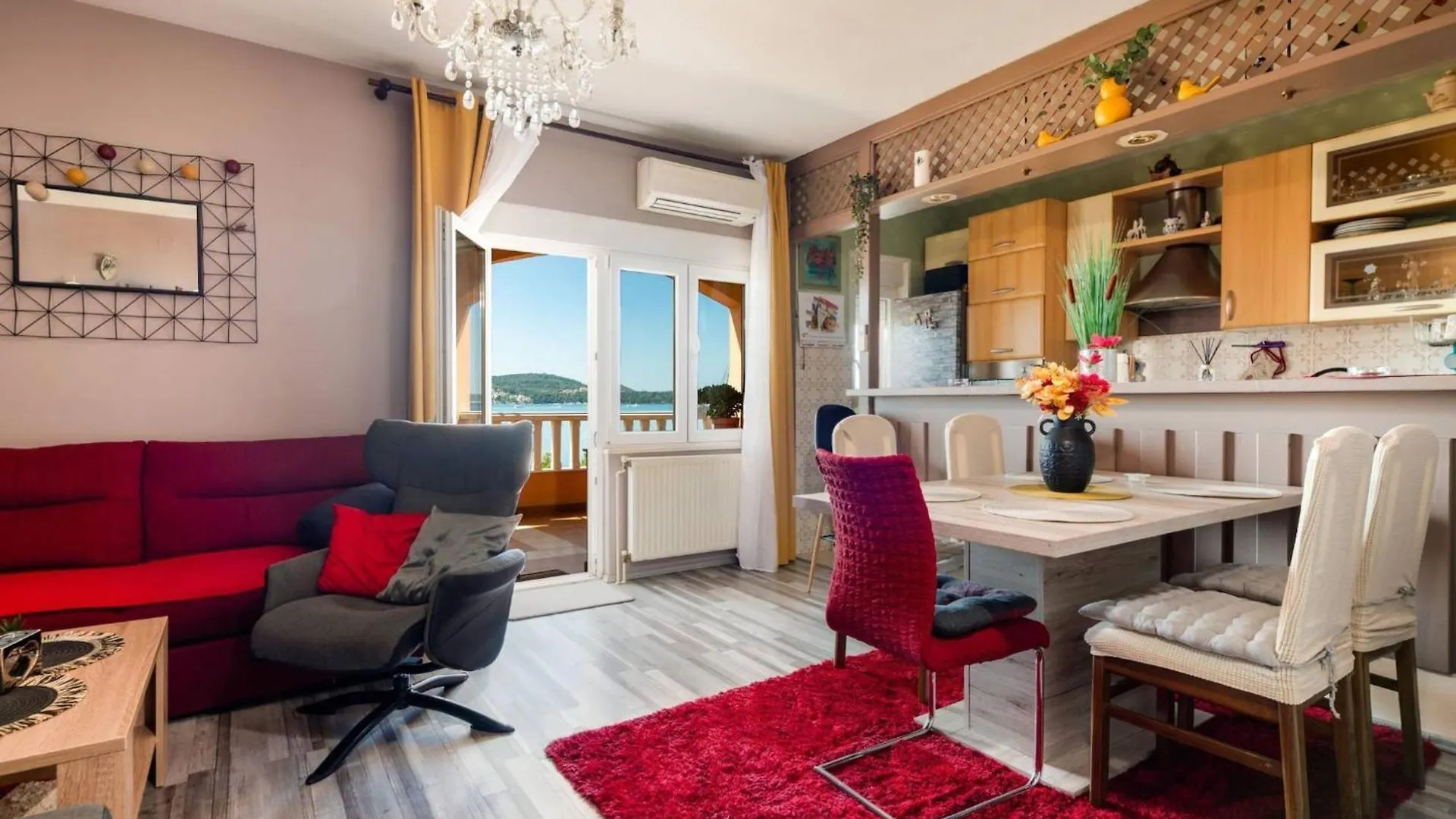 Three Bedroom Apartment With Terrace And Sea View Traù